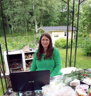 Puheenjohta käynnistelee konetta, jotta päästään aloittelemaan