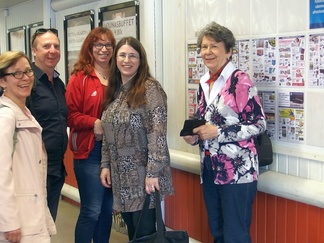 Löytyi lauma iloisia tarjoushaukkoja