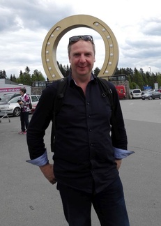 Taloudenhoitaja sai hevosengän onnen harteilleen.