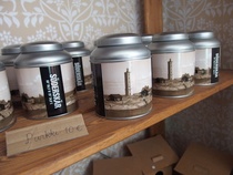 Kahvila Södestä saattoi ostaa matkamuistoja.