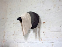 Kuvanveistäjä Tiia Matikaisen työ Hiljennetty