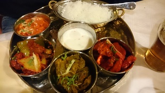 Taiston annoksessa pääsi maistelemaan monenmoista.