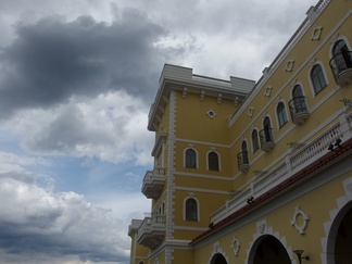 Tässä kuvaa uudesta julkisivustalla, jolla tehtiin laajennusosa kyläkauppaan. Tämän laajennus osan myötä Tuuri nousi 16 vuoden jälkeen Stockmannin ohi isoimmaksi kaupaksi.