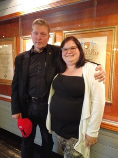 Tiedottaja Kirsi ja Vesa