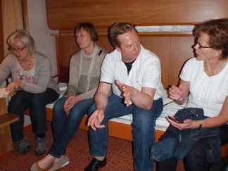 Hallitus kokoustaa.